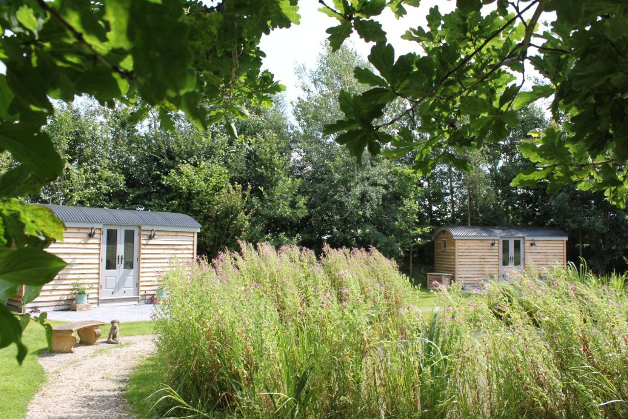 Luxury Shepherds Hut - The Sweet Pea By The Lake York Zewnętrze zdjęcie